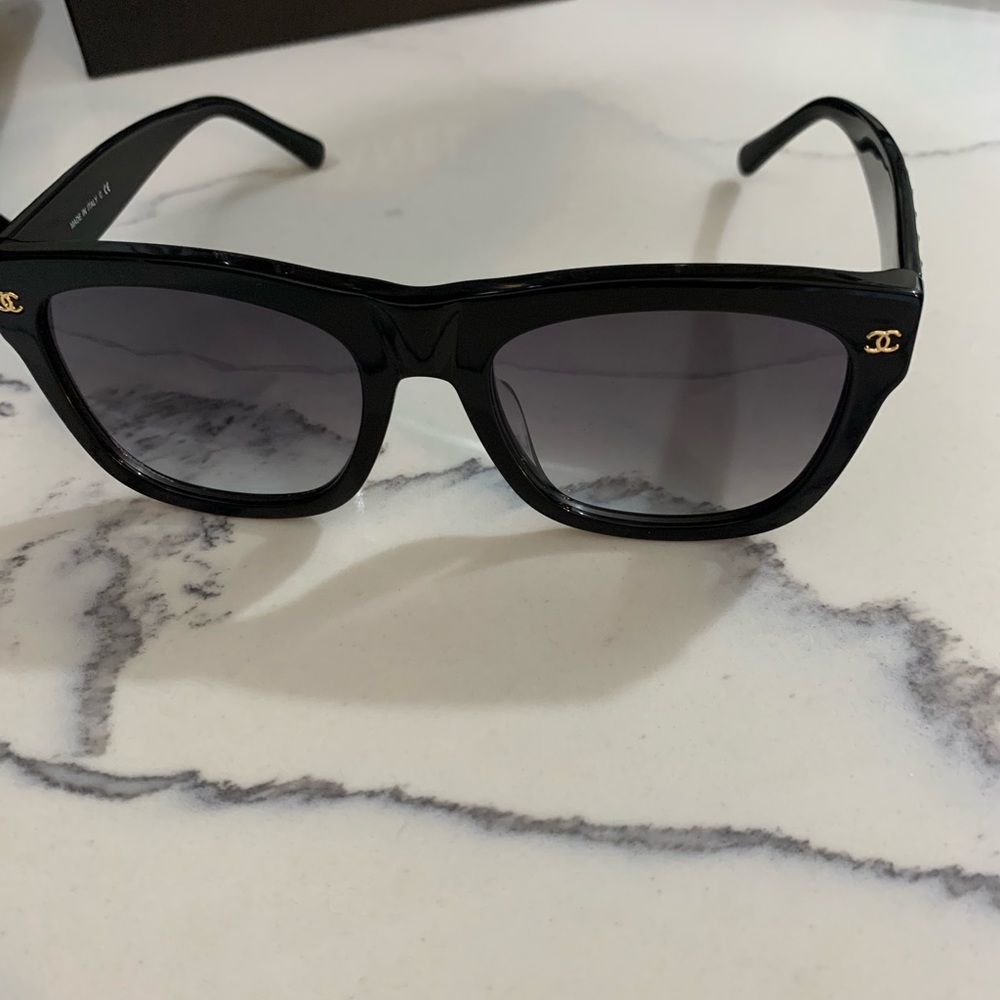 Used Chanel quilted sunnΓesπΆ - Picture 3 of 5